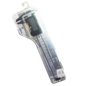 کولیس دیجیتال پلاستیکی 15 سانتیمتری

کولیس یک ابزار اندازه گیری بسار دقیق برای اندازه گیری طول . عرض . ارتفاع و ابعاد هر چیزی است .

جنس کولیس

ابن کولیس از پلاستیکی با کیفیت ساخته شده است که که بر روی خود یک صفحه نمایش دیجیتالی است که اندازه حساب شده را به شما نشان میدهد

اندازه گیری

این کولیس پلاستیکی دقیق می‌تواند از 0 تا 15 cm متر را به صورت خیلی دقیق اندازه گیری کند

دقت اندازه گیری

خطا ی این کولیس کمتر از میلی متر است و به میکرو متر می‌رسد
به دلیل این که کولیس یک ابزار دقیق است در مواقعی که اندازه دقیق خیلی اهمیت دارد از کولیس استفاده می‌کنند

این کولیس قابلیت اندازه گیری در واحد های میلی متر . سانتی متر . اینچ و.... را دارد

همچنین این کولیس دکمه صفر کردن دارد تا مقدار اندازه گیری شده را صفر کنید تا بتوانید فرق دو اندازه را حساب کنید

این کولیس دارای یک جعبه نگهدارنده است که از ضربه دیدن .خیس شدن . گم شدن و.... در مقابل کولیس محافظت کند